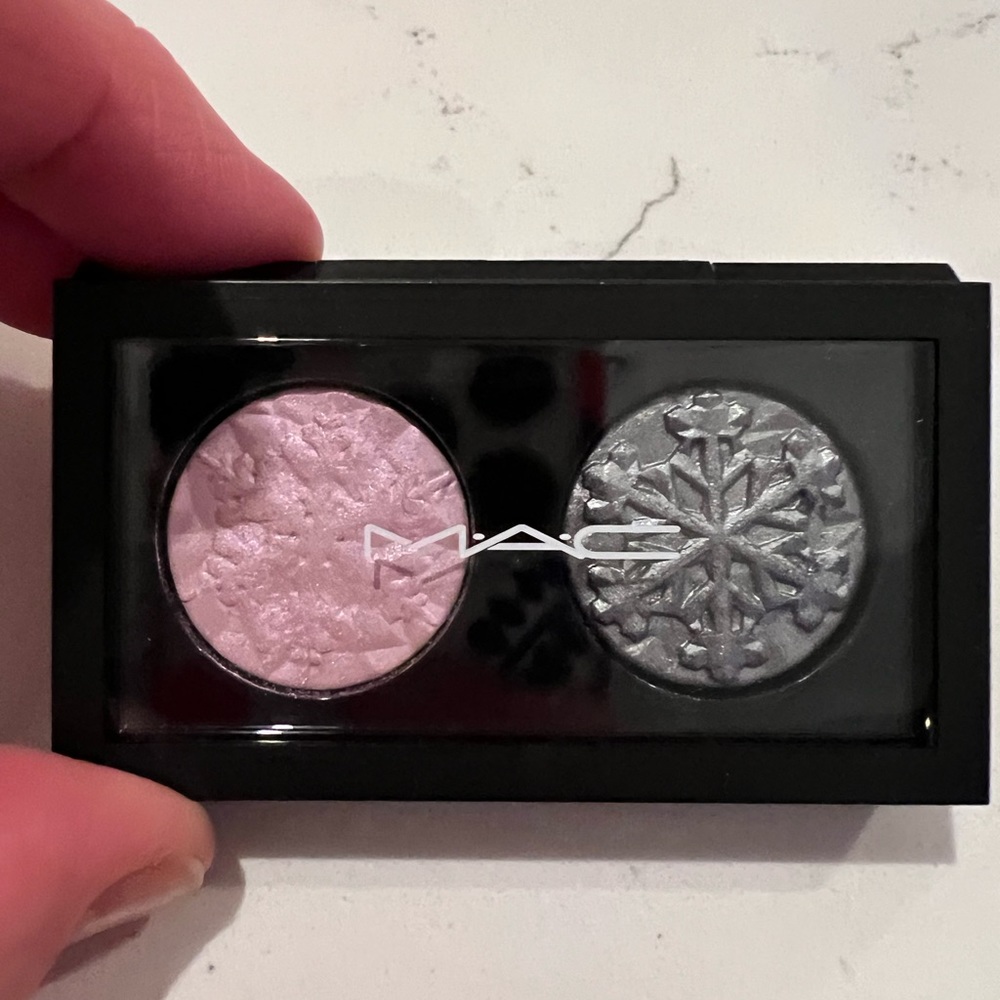 MAC  decay eyeshadow DUO New with out box never used from a SFPF HOME